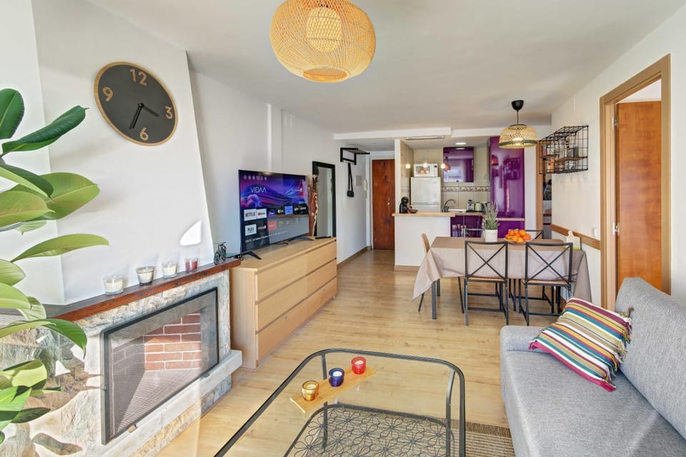 Communal lounge/ TV room, Living room, Seating area, Dining area