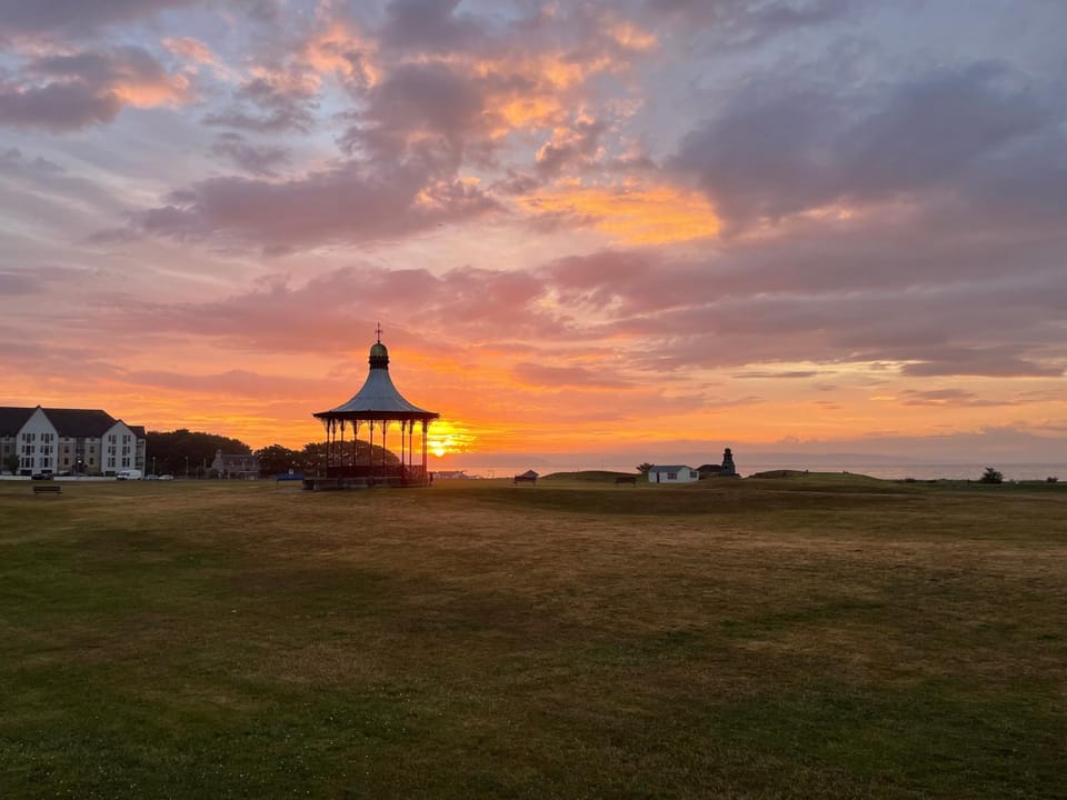 The Duplex Nairn- Spacious 3 Bedroom with sunny balcony Apartment in Nairn