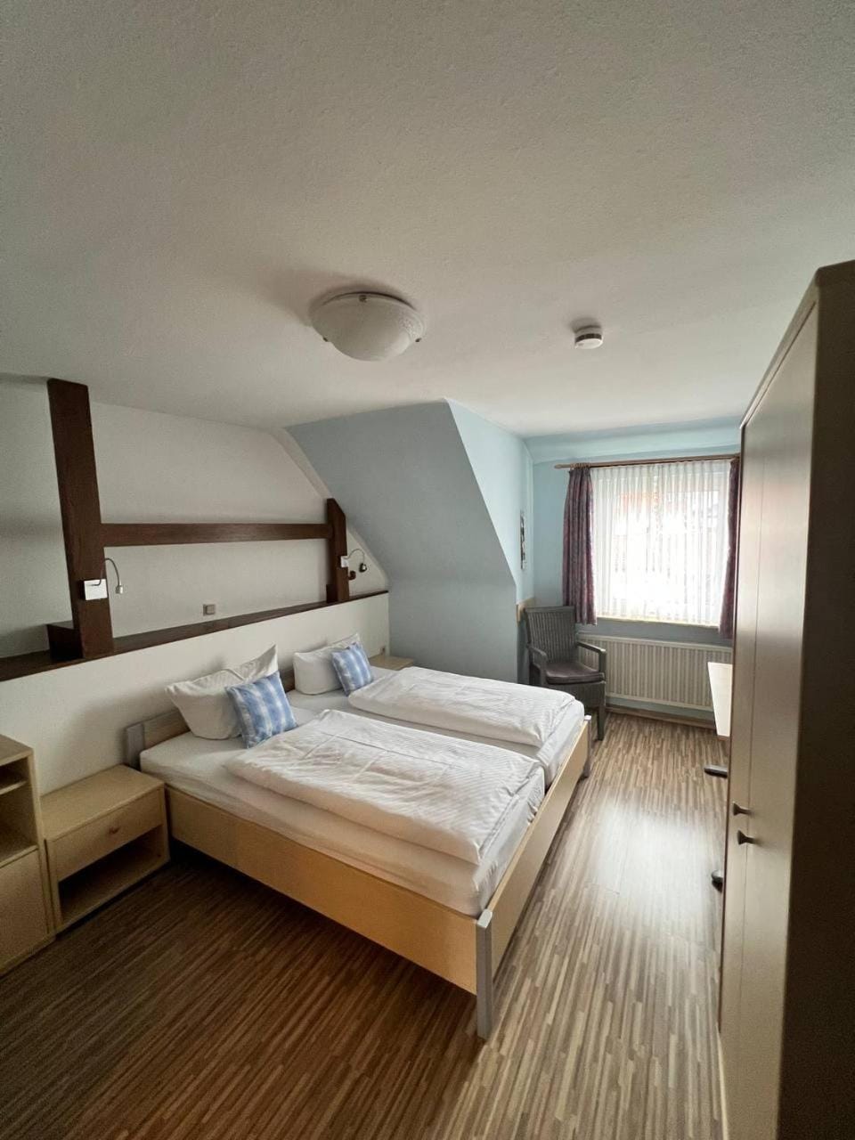 Bed, Seating area, Bedroom