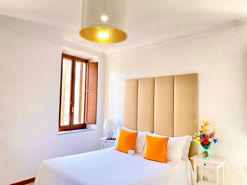 Bed, Photo of the whole room, Bedroom, Inner courtyard view