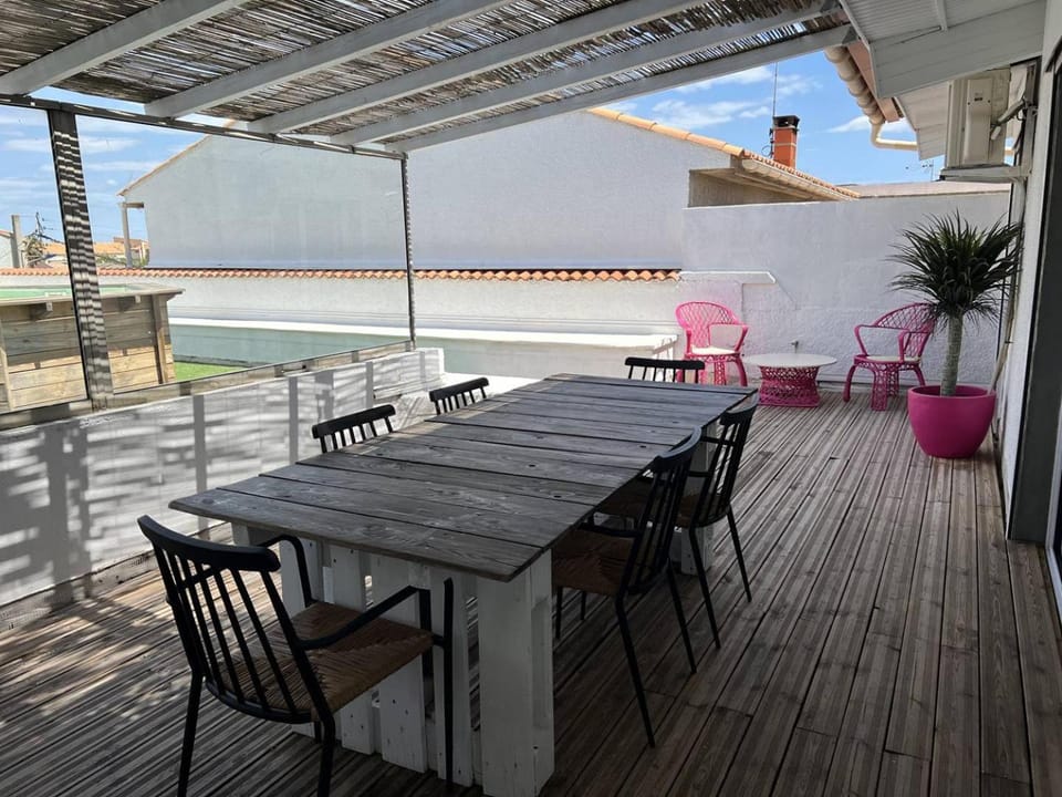 Patio, Dining area