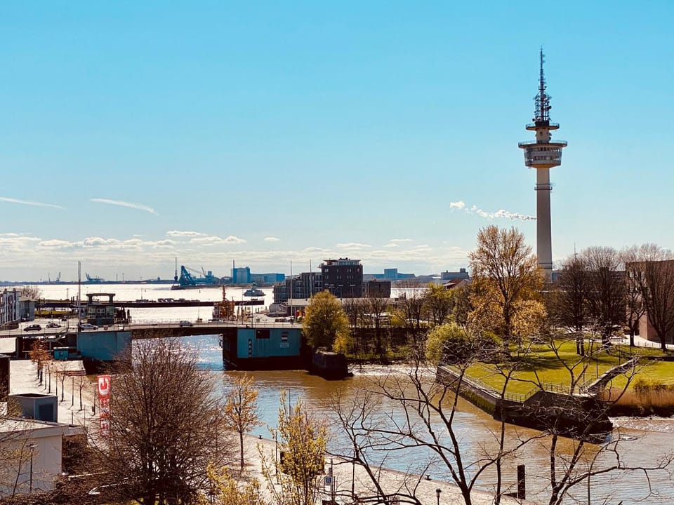 Nearby landmark, Day, Natural landscape, City view, Lake view, River view