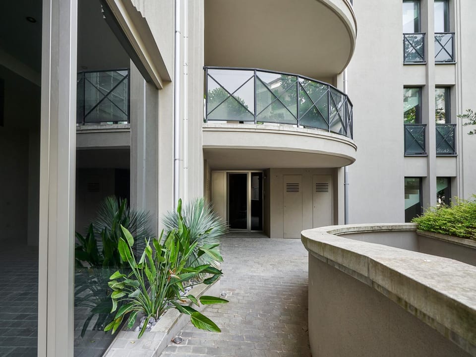 Property building, Facade/entrance