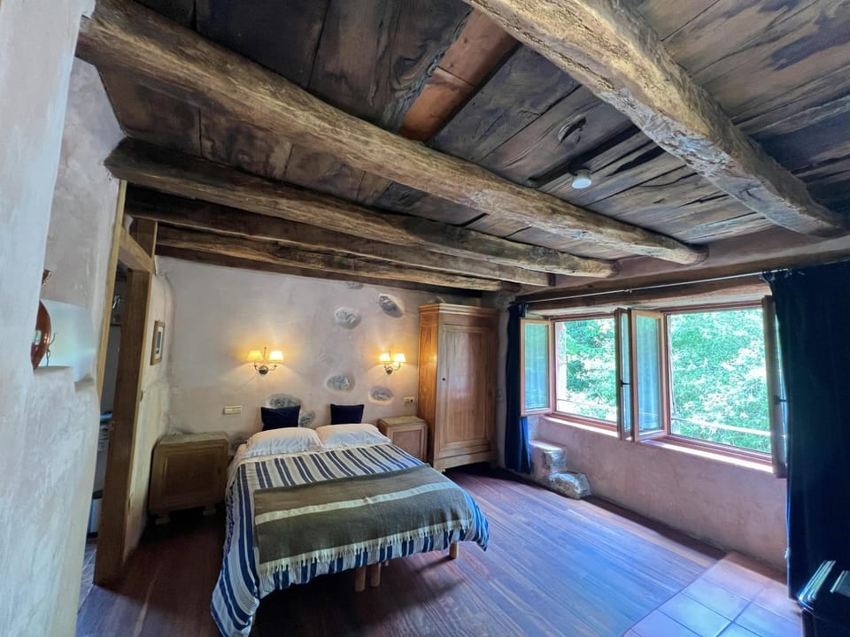 Bed, Photo of the whole room