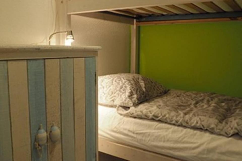 Bedroom, bunk bed