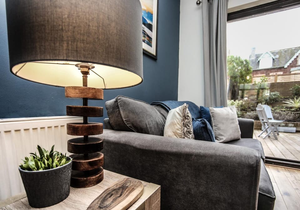 Living room, Decorative detail, Seating area