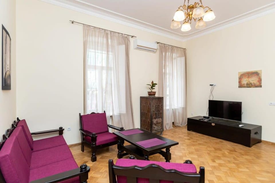 TV and multimedia, Seating area, Evening entertainment