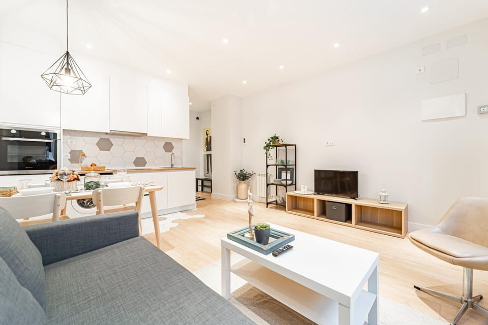 Kitchen or kitchenette, Living room, Seating area, Dining area