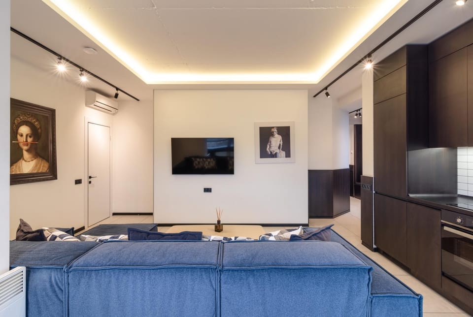 Kitchen or kitchenette, Seating area