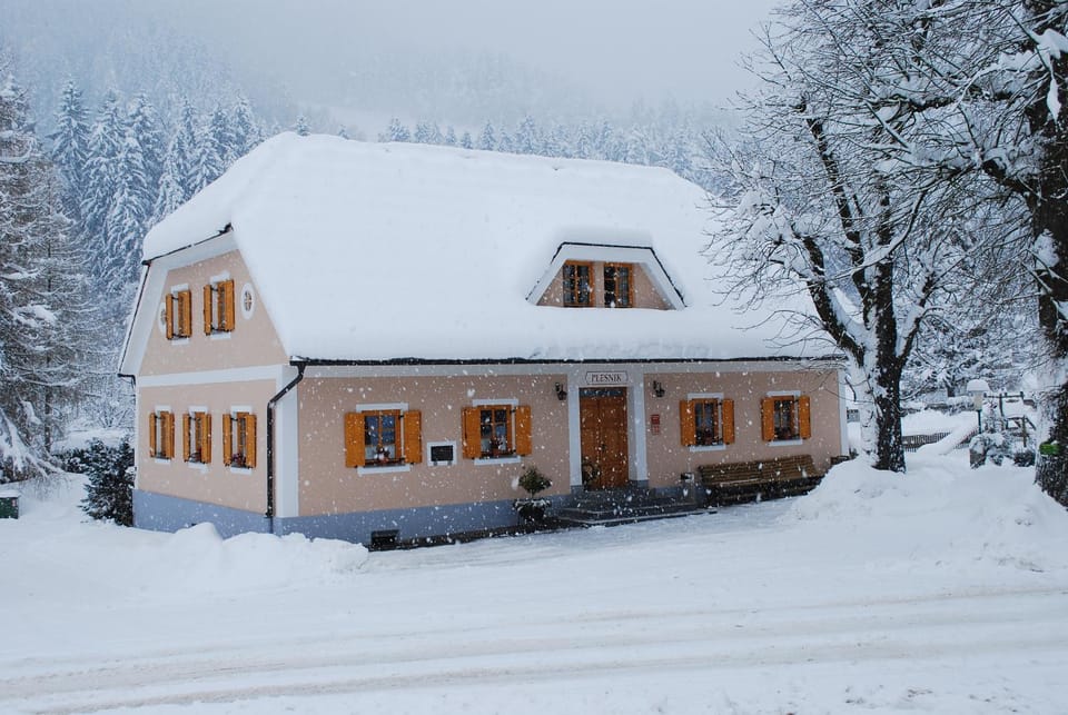 Property building, Facade/entrance, Winter