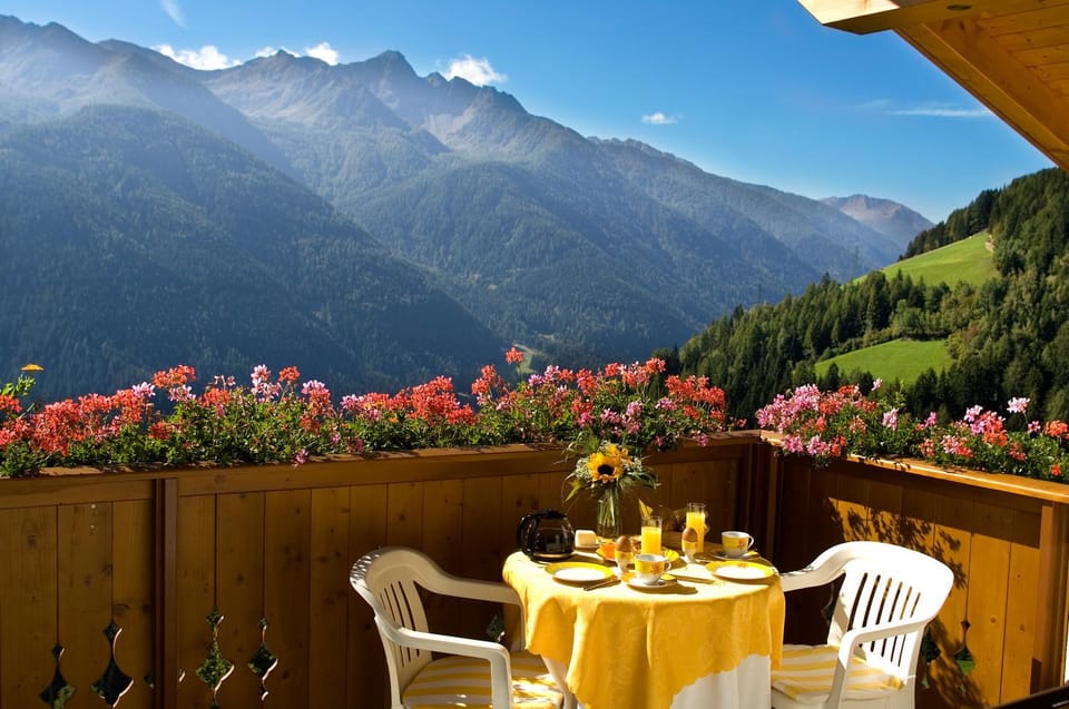 Balcony/Terrace, Mountain view