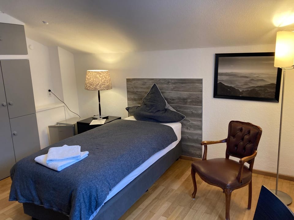 Photo of the whole room, Bedroom, towels