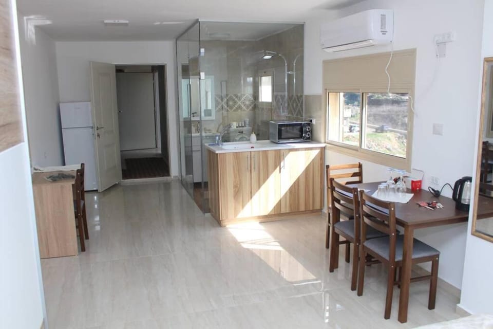 On the edge of the river על קצה הנחל Apartment in North District