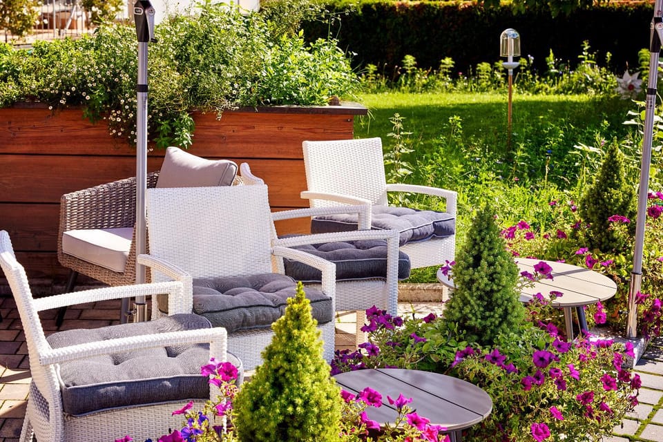 Restaurant/places to eat, Balcony/Terrace