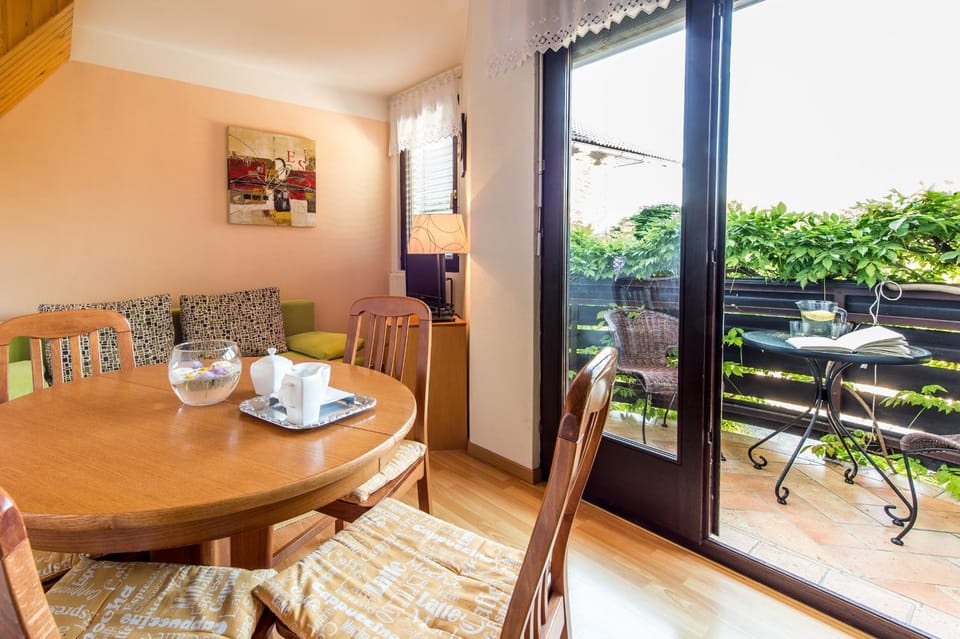 Communal lounge/ TV room, Balcony/Terrace, Communal kitchen
