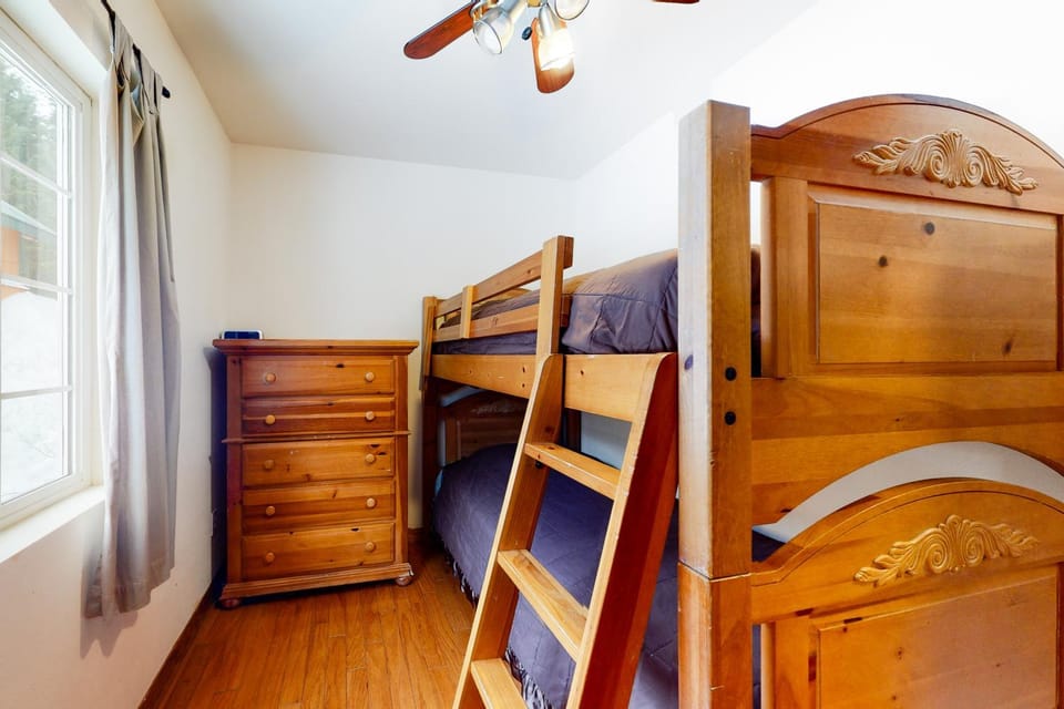 Breathtaking Hyak Home House in Snoqualmie Pass