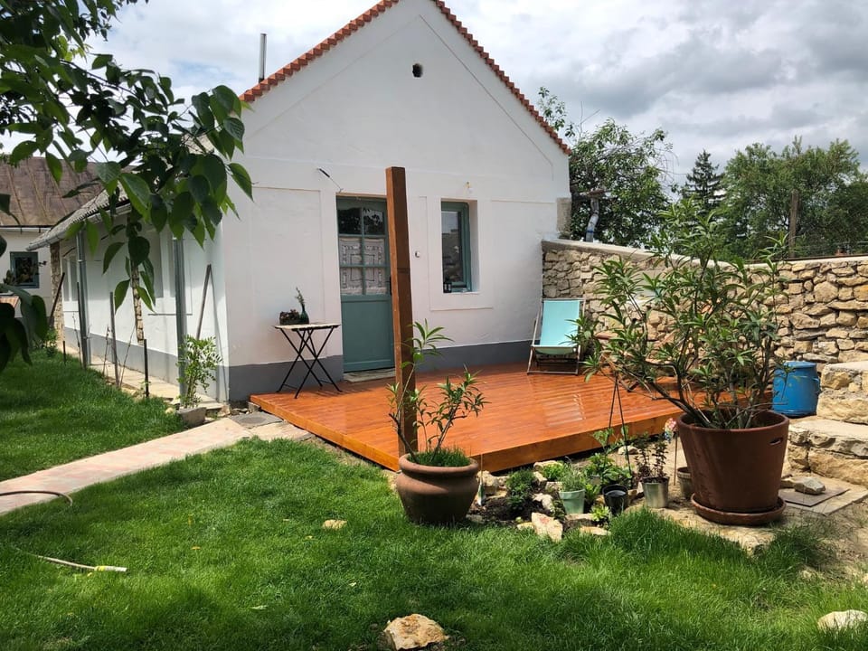 Káli Kerted Vendégházak Monoszló Mariska néni háza Villa in Hungary