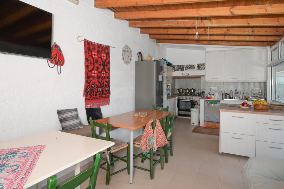 TV and multimedia, Kitchen or kitchenette, Food and drinks, Seating area, Dining area, oven, stove