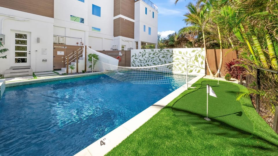 Property building, Spring, Day, Garden, Garden view, Pool view, Swimming pool, sunbed