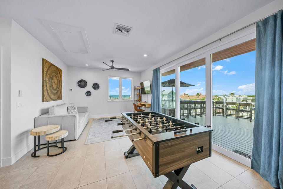 Game Room, View (from property/room), Dining area