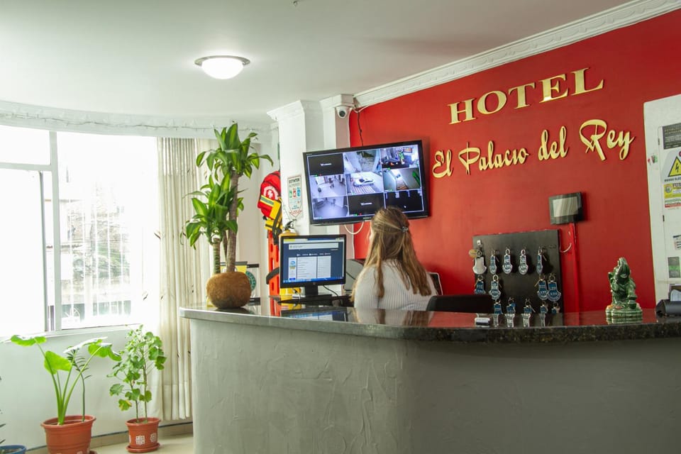 Staff, Lobby or reception, Drinks