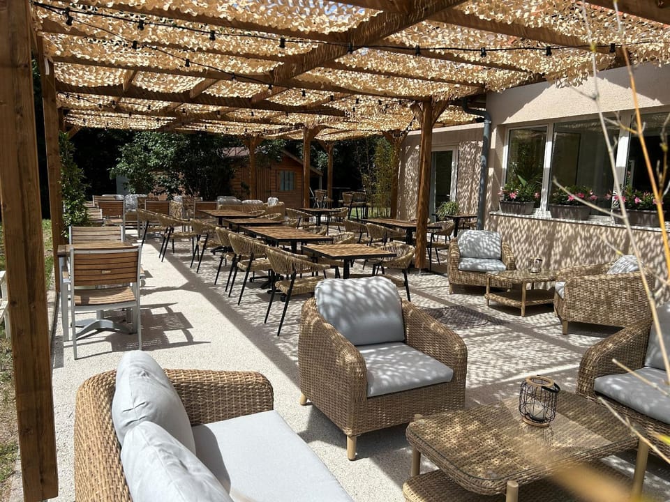 Patio, Restaurant/places to eat, Balcony/Terrace