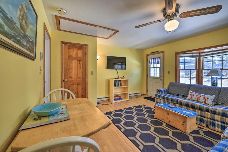 Steps to Beach Cape Cod Retreat with Patio and Grill! Apartment in Dennis Port