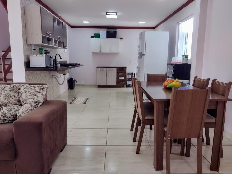 Kitchen or kitchenette, Dining area, stove