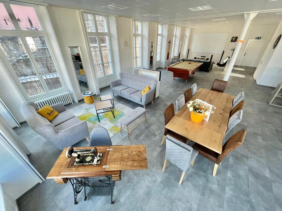 Lounge or bar, Seating area