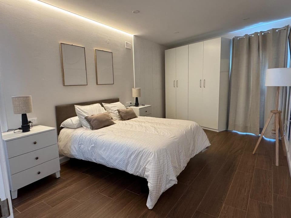 Bed, Photo of the whole room, Bedroom, wardrobe