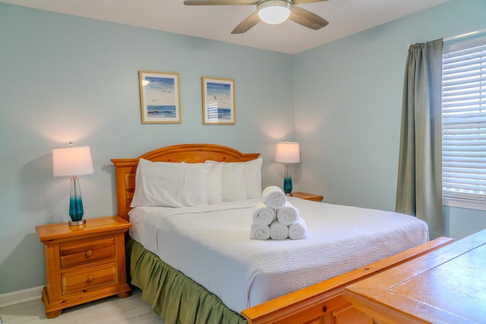 2nd Floor Condo Sleeps 4 1 bed 1 bath Waterway Village 1E House in Carolina Forest