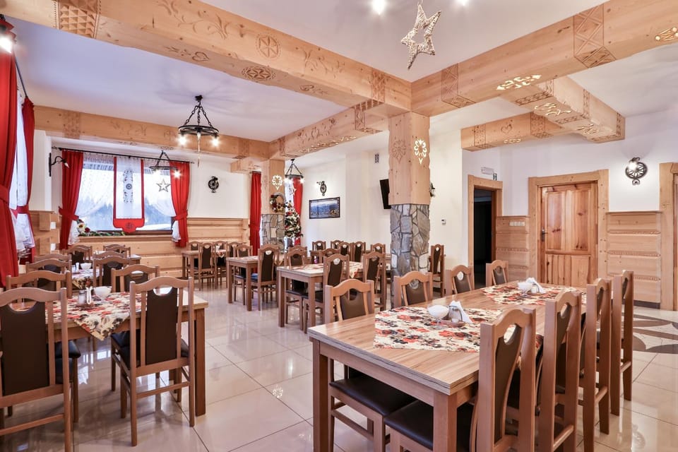 Communal lounge/ TV room, Communal lounge/ TV room, Banquet/Function facilities, Evening entertainment