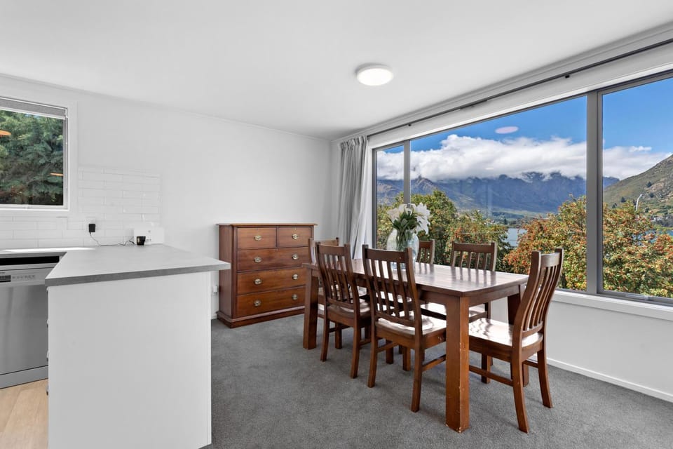 Dining area, Mountain view