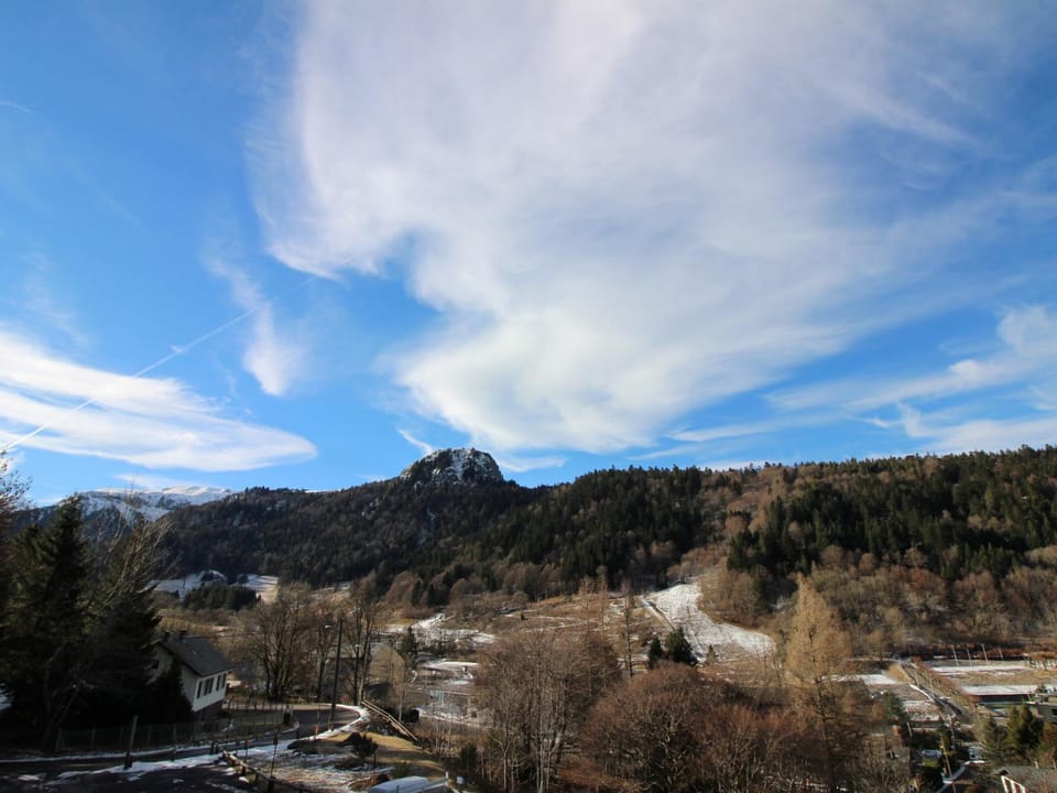 Mont-Dore Studio avec Terrasse, Parking et Wifi - FR-1-608-55 Apartment in Auvergne-Rhône-Alpes
