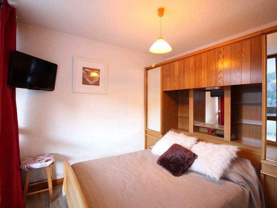 Appartement T3 avec Terrasse et Wifi au Mont-Dore - FR-1-608-178 Apartment in Auvergne-Rhône-Alpes