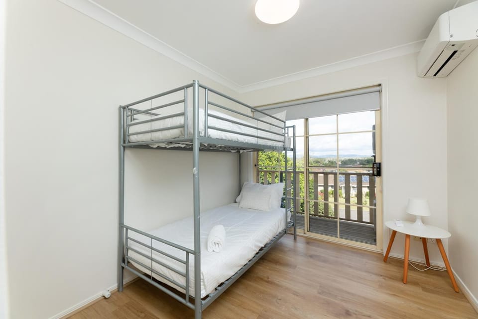 Bedroom, bunk bed