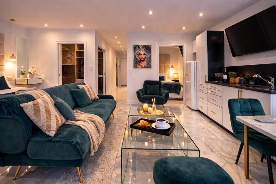 TV and multimedia, Living room, Seating area