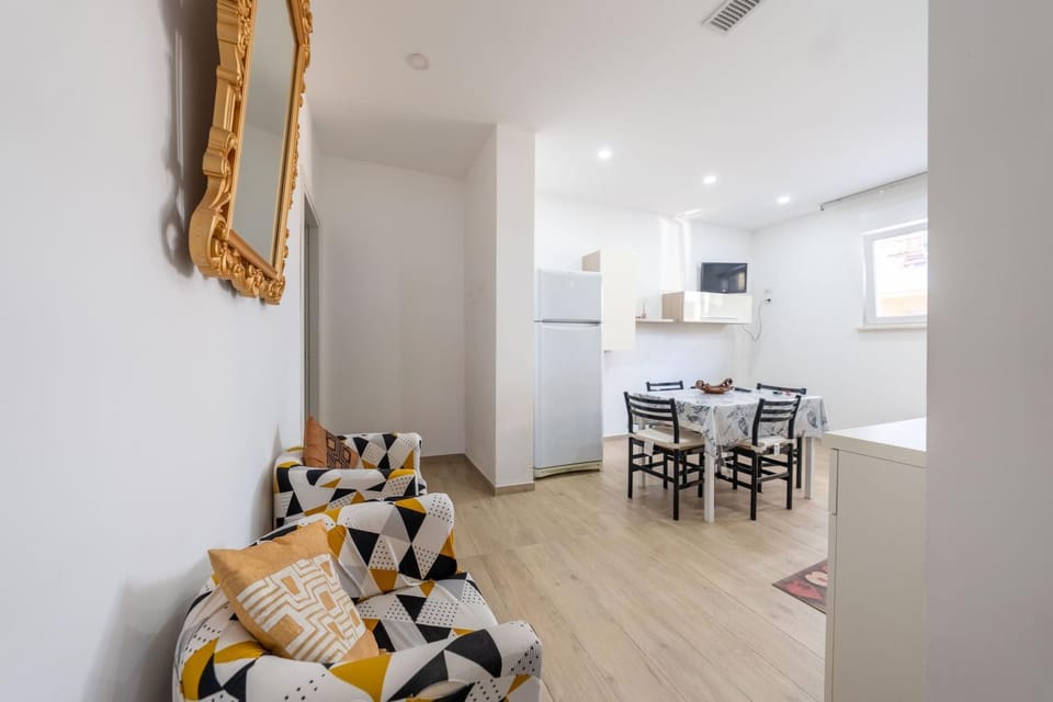 TV and multimedia, Living room, Dining area