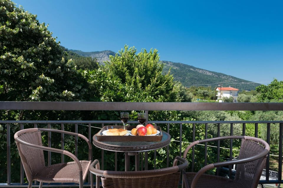 Balcony/Terrace, Mountain view