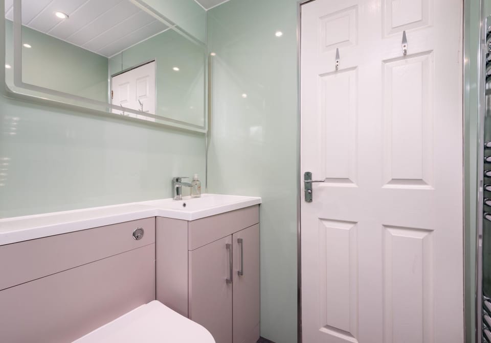 Bathroom, Shopping Area