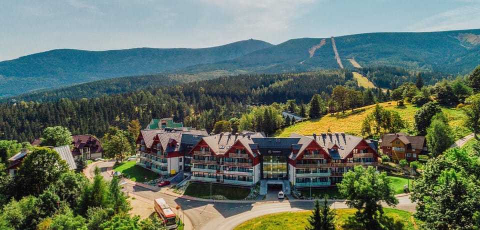 Property building, Bird's eye view, View (from property/room), Landmark view, Mountain view