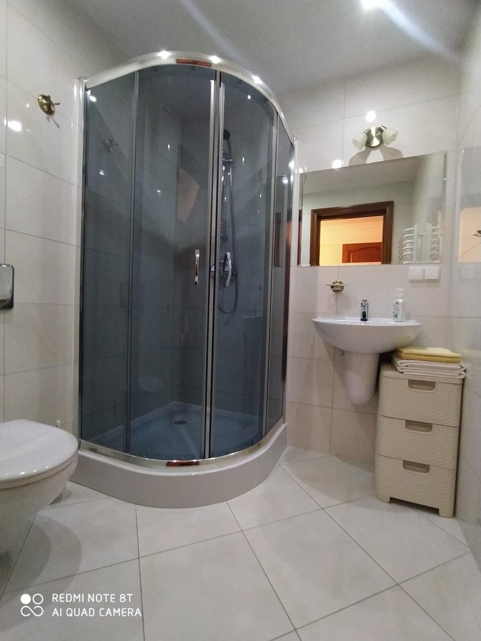 Shower, Toilet, Bathroom, towels