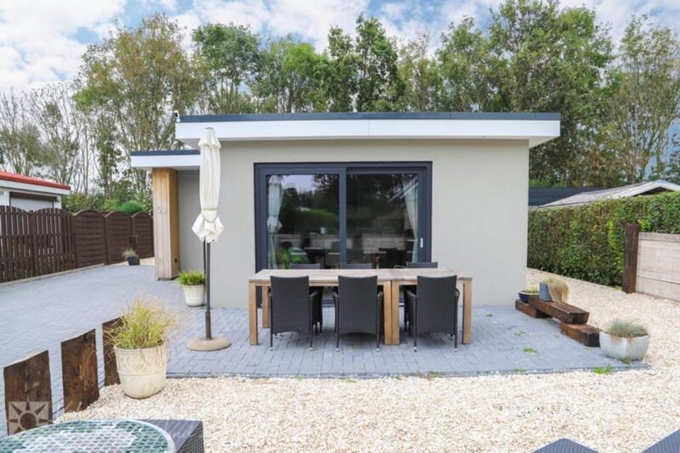 Facade/entrance, Garden