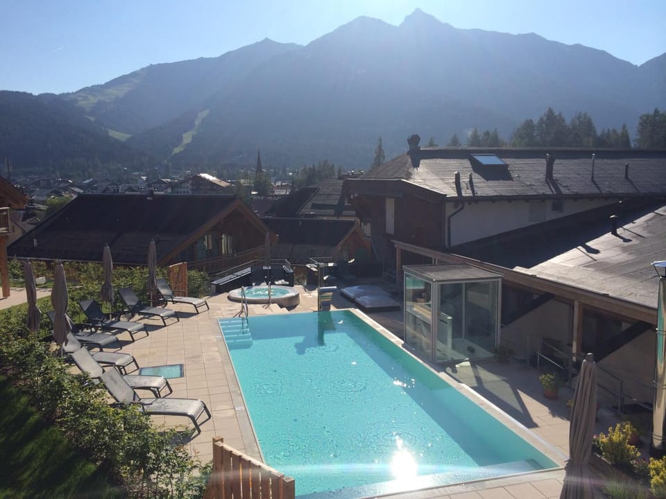 Facade/entrance, Swimming pool