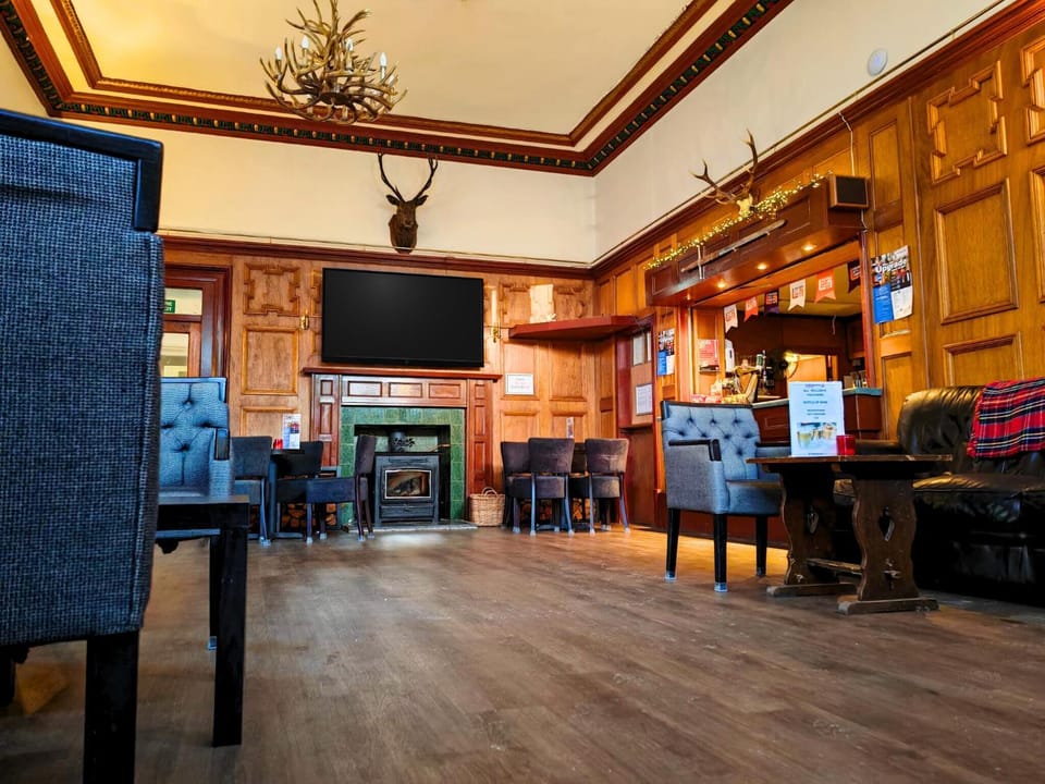 Communal lounge/ TV room, TV and multimedia, Lounge or bar