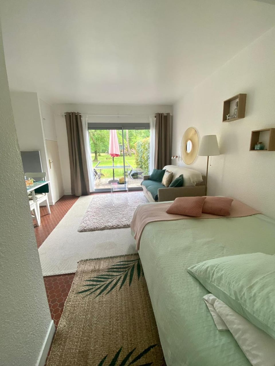 Bed, Photo of the whole room