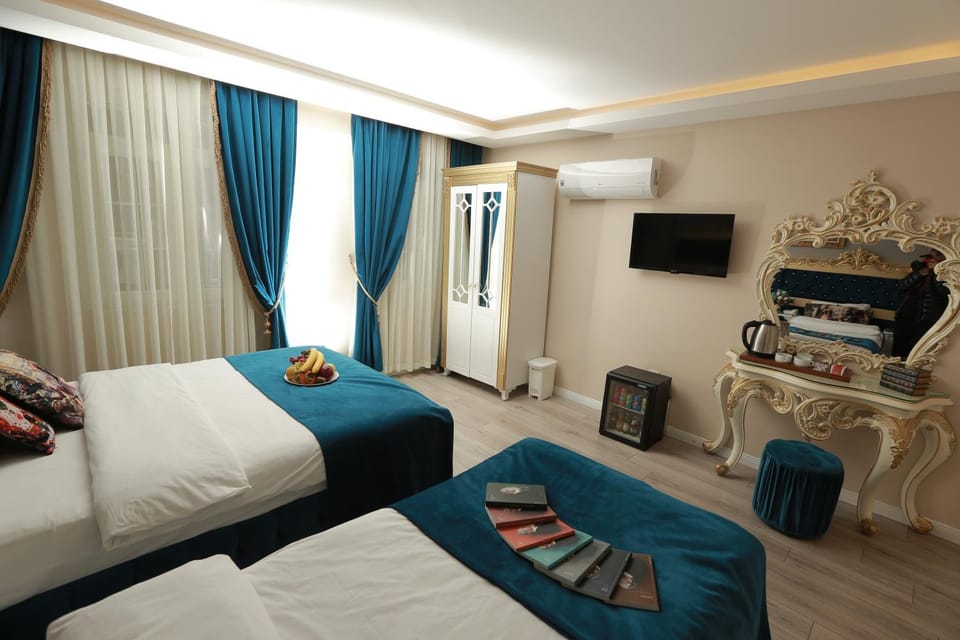 Bed, TV and multimedia, Living room, Bedroom, air conditioner