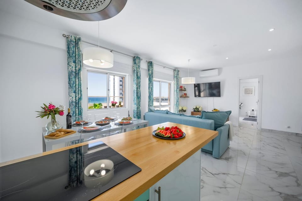 TV and multimedia, Seating area, Dining area, Sea view, kitchen