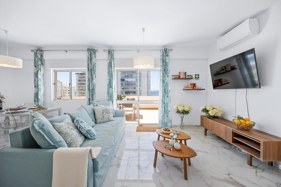 TV and multimedia, Living room, Seating area, Sea view