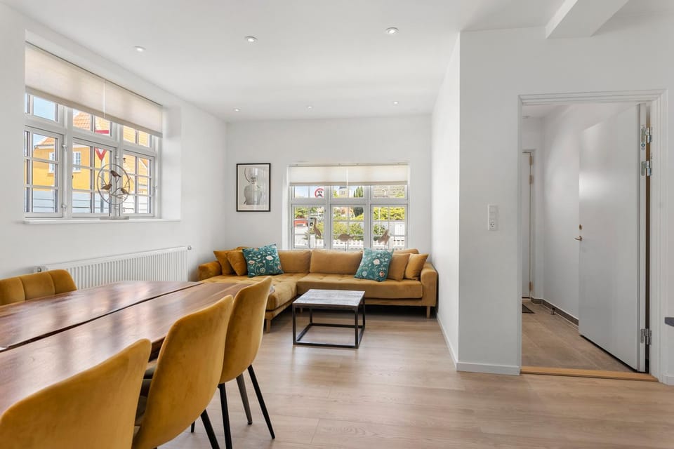 2 Centralt beliggende og lyst indrettet lejlighed Apartment in Denmark